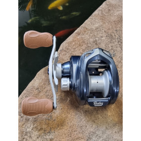 BATES SALTY HUNDO 7.1 LEFT BATES REEL NAUTICAL BLUE 7.1/1